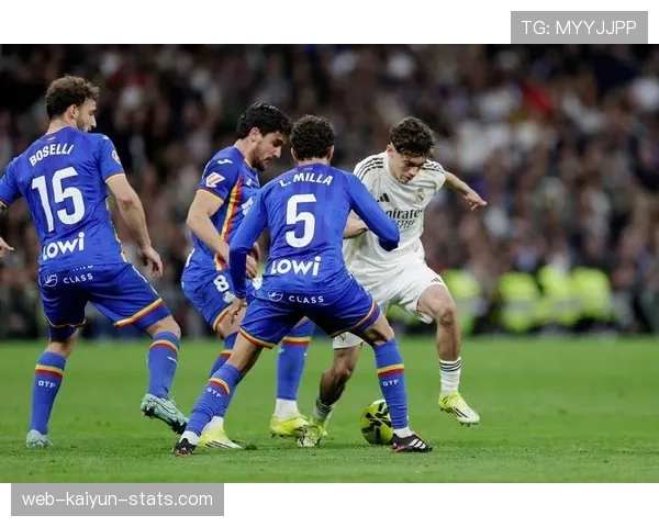 切尔西引援策略近期表现波动，投资与试错成分并存，对球队竞争格局带来变化